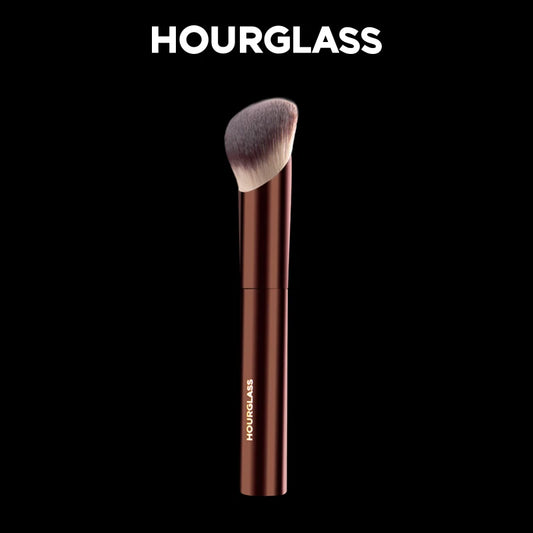 Radiant Glow: No.21 Luxe Brush for Luminous Complexion